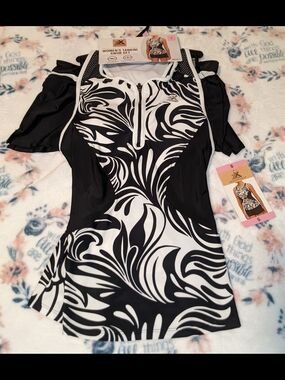 ZeroXposur Women’s Black and White Tankini Swim Top with Front Zip